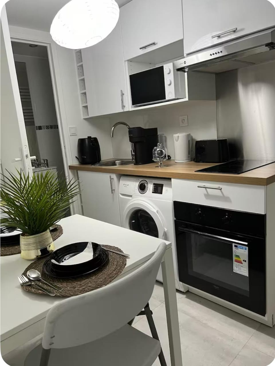 Kitchen or kitchenette