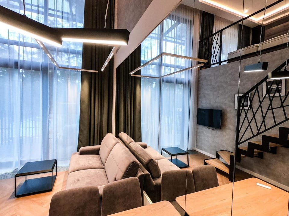TV and multimedia, Living room, Seating area, Evening entertainment