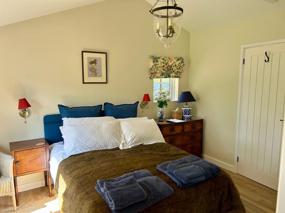 Bed, Photo of the whole room, towels