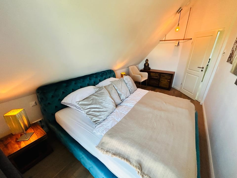Bed, Bedroom