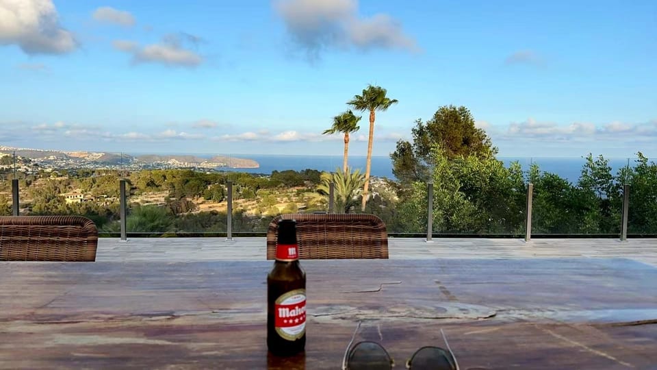 Property building, Nearby landmark, Natural landscape, Balcony/Terrace, Sea view