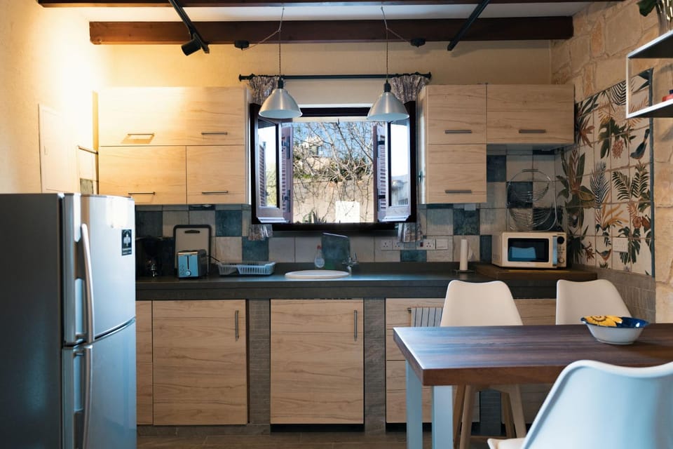 microwave, kitchen
