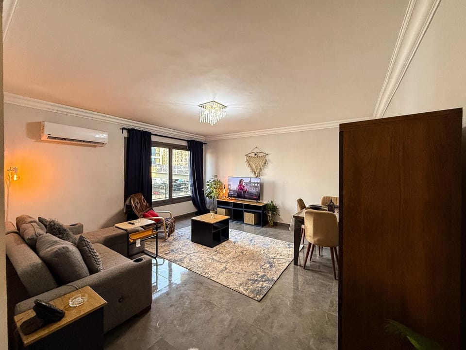 Communal lounge/ TV room, TV and multimedia, Living room, Seating area, Evening entertainment, air conditioner