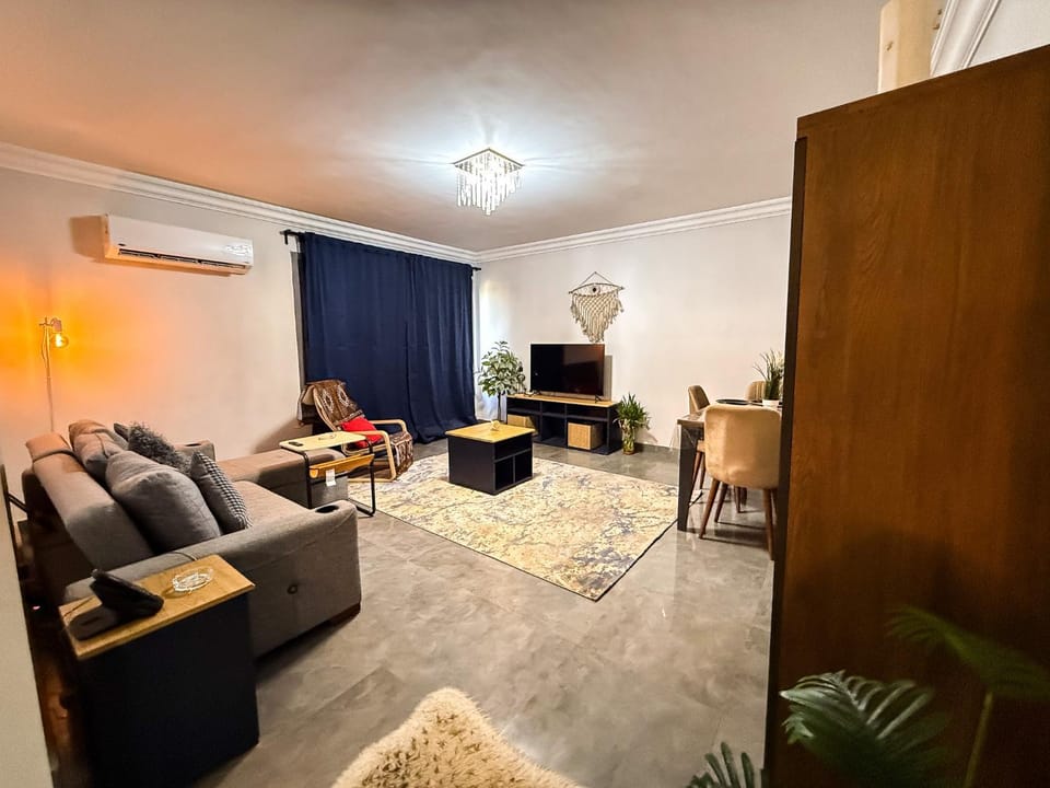 Communal lounge/ TV room, TV and multimedia, Living room, Seating area, Evening entertainment, air conditioner