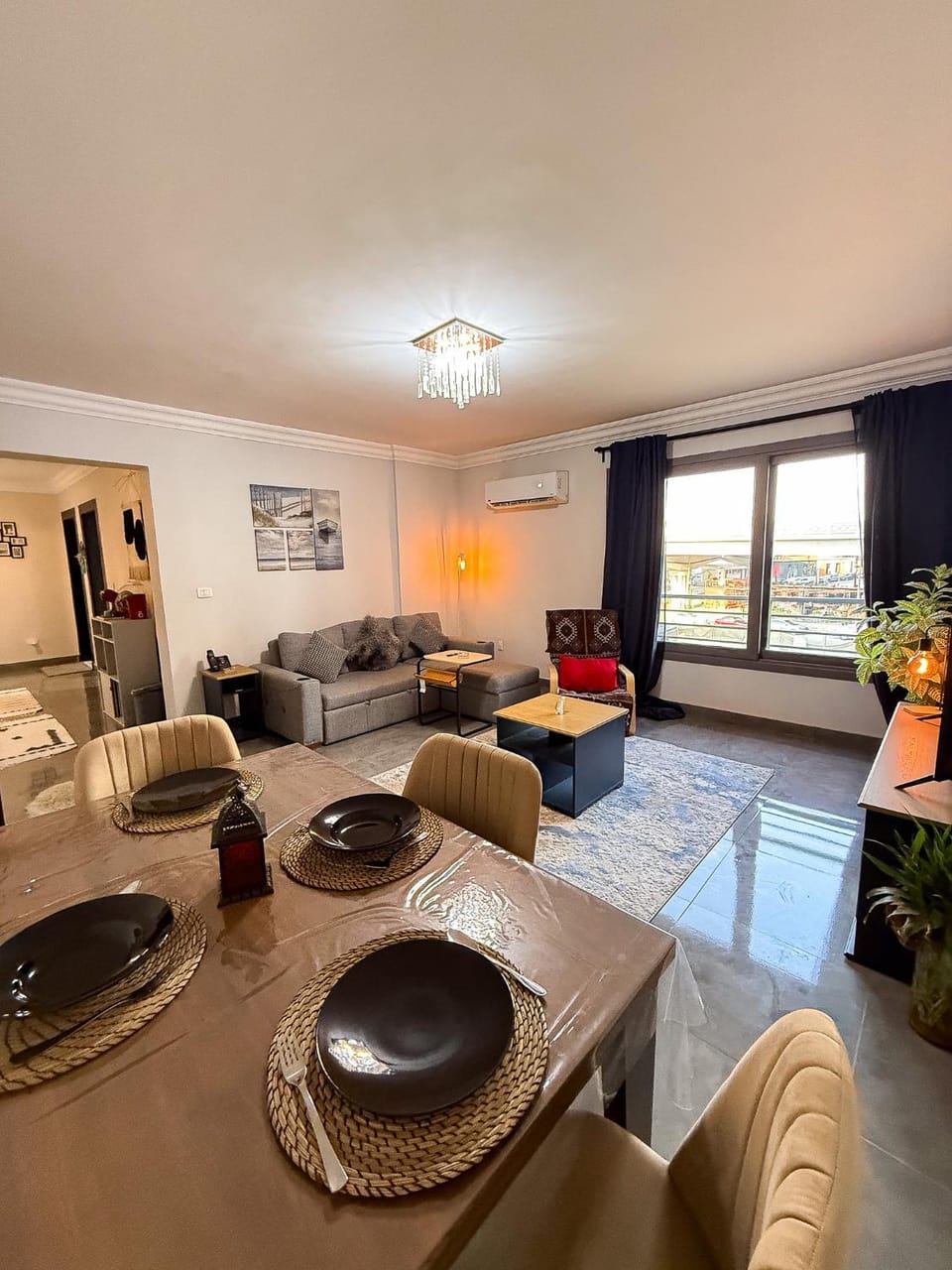 TV and multimedia, Living room, Seating area, Dining area