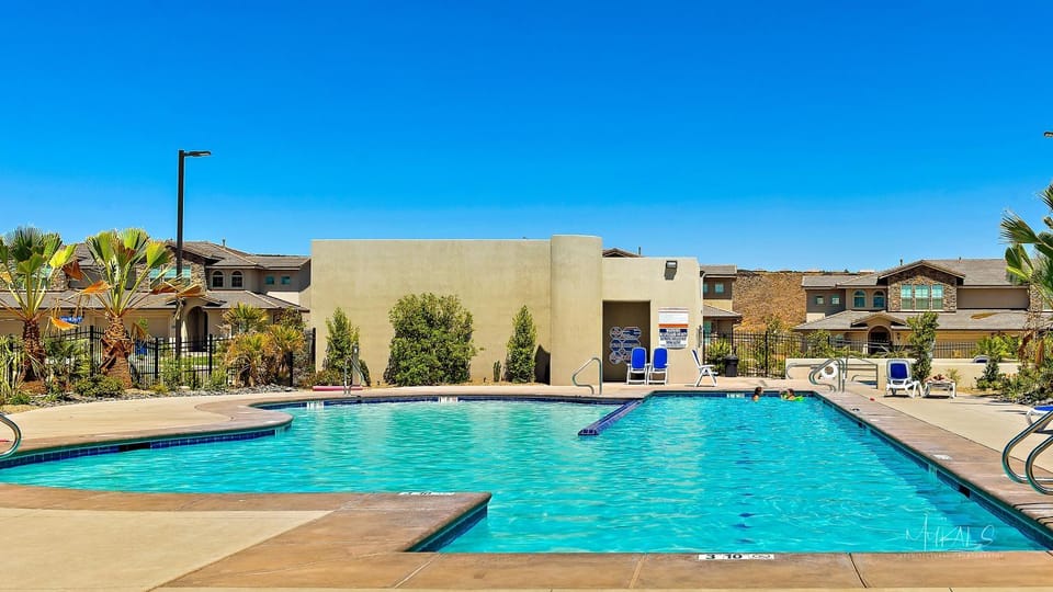 Desert Serenity townhouse House in Washington
