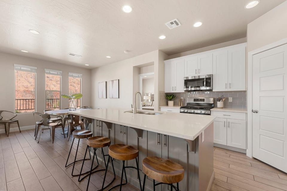 Desert Serenity townhouse House in Washington
