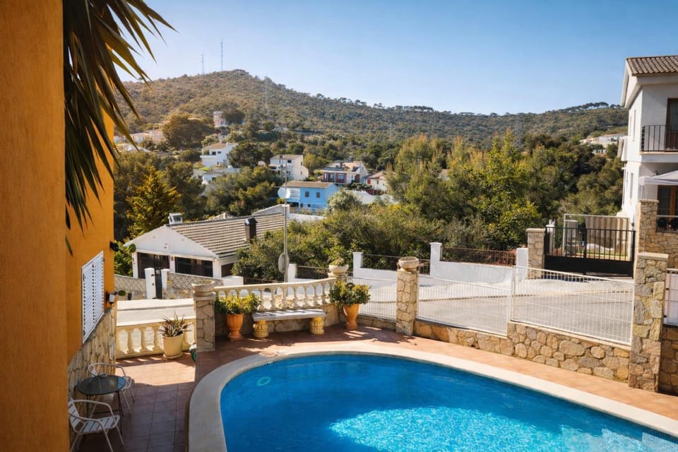 Day, Natural landscape, Mountain view, Pool view, Swimming pool, sunbed