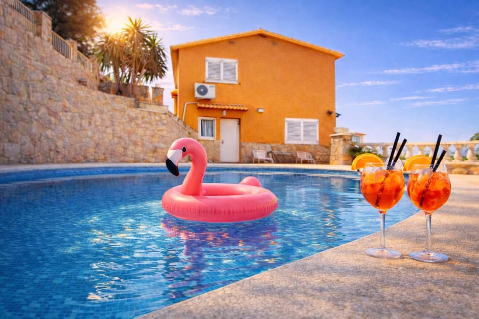 Day, Pool view, Swimming pool, sunbed