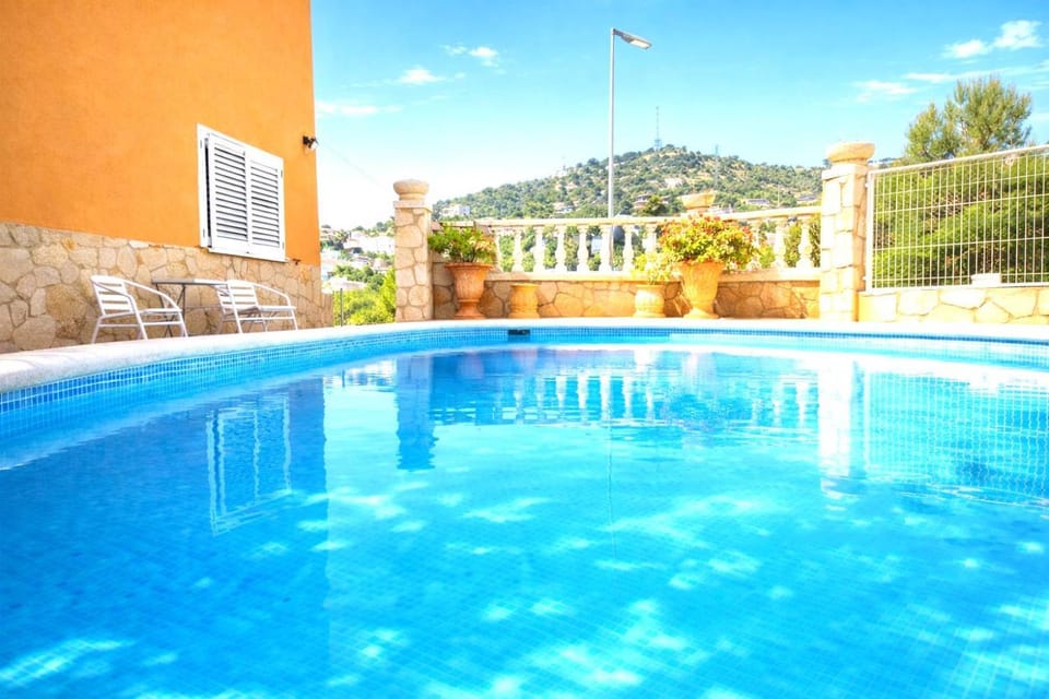 Day, Natural landscape, Mountain view, Pool view, Swimming pool, sunbed