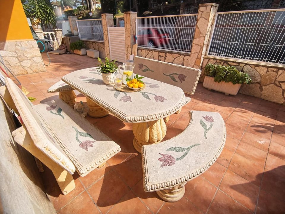 Patio, Day, View (from property/room), Balcony/Terrace, Seating area, Dining area