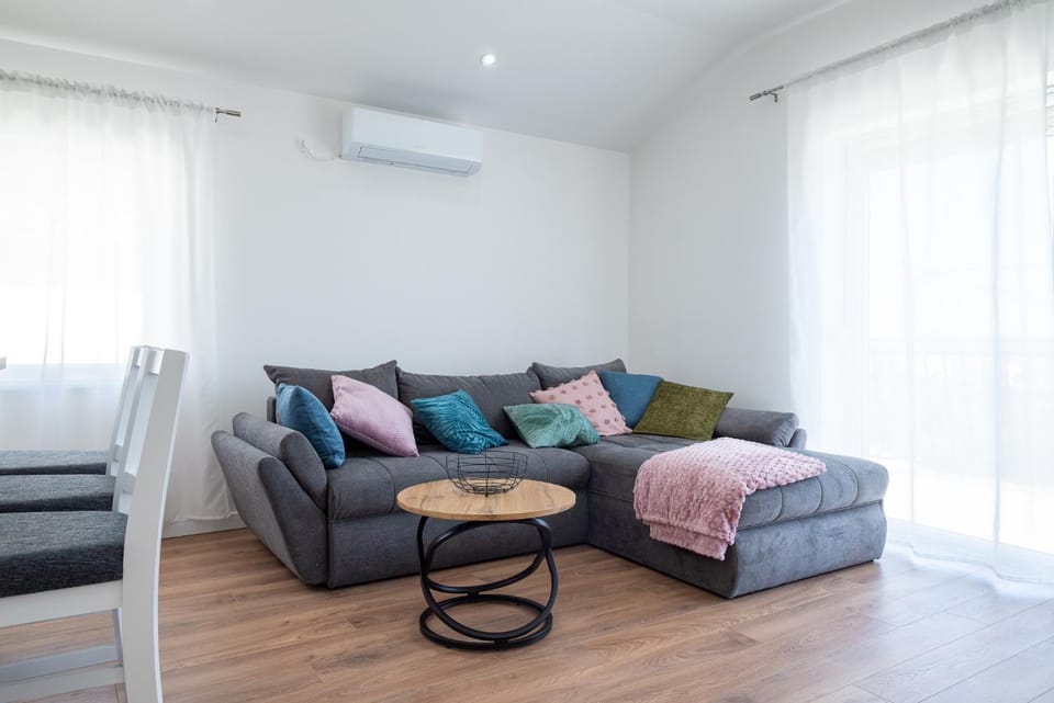 Living room, Seating area, air conditioner