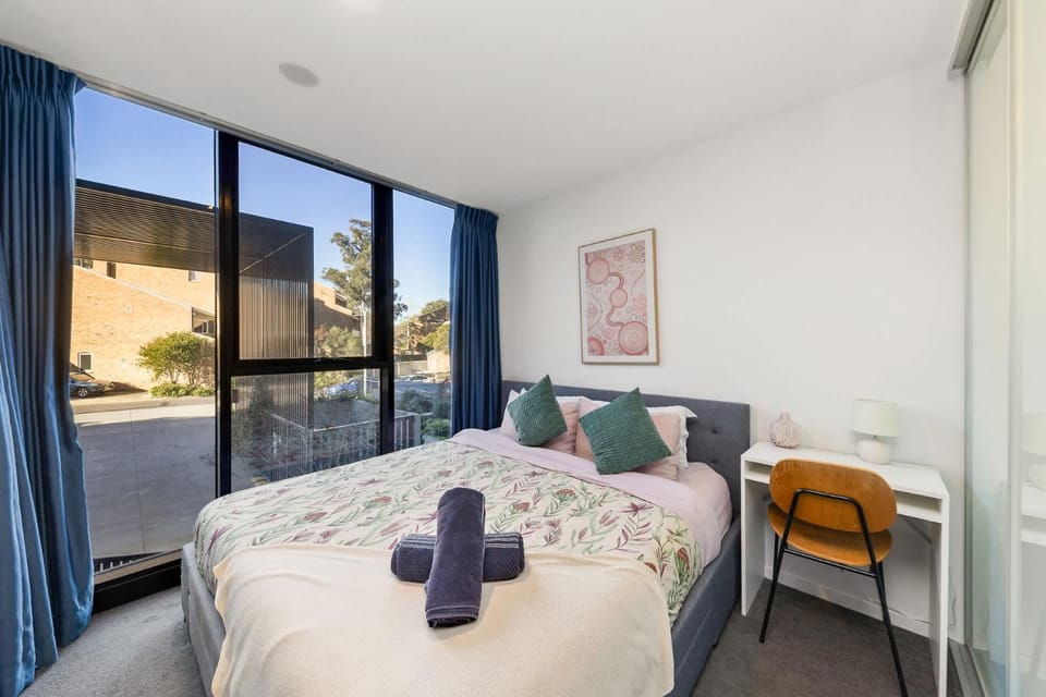 2BR-1BR-1Car- CBD Pool Central Apartment in Canberra