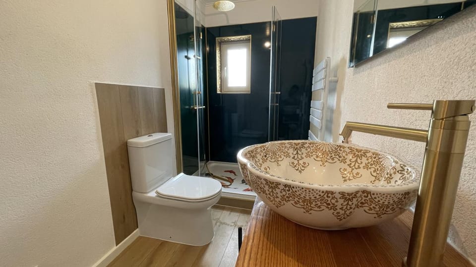 Shower, Toilet, Bathroom