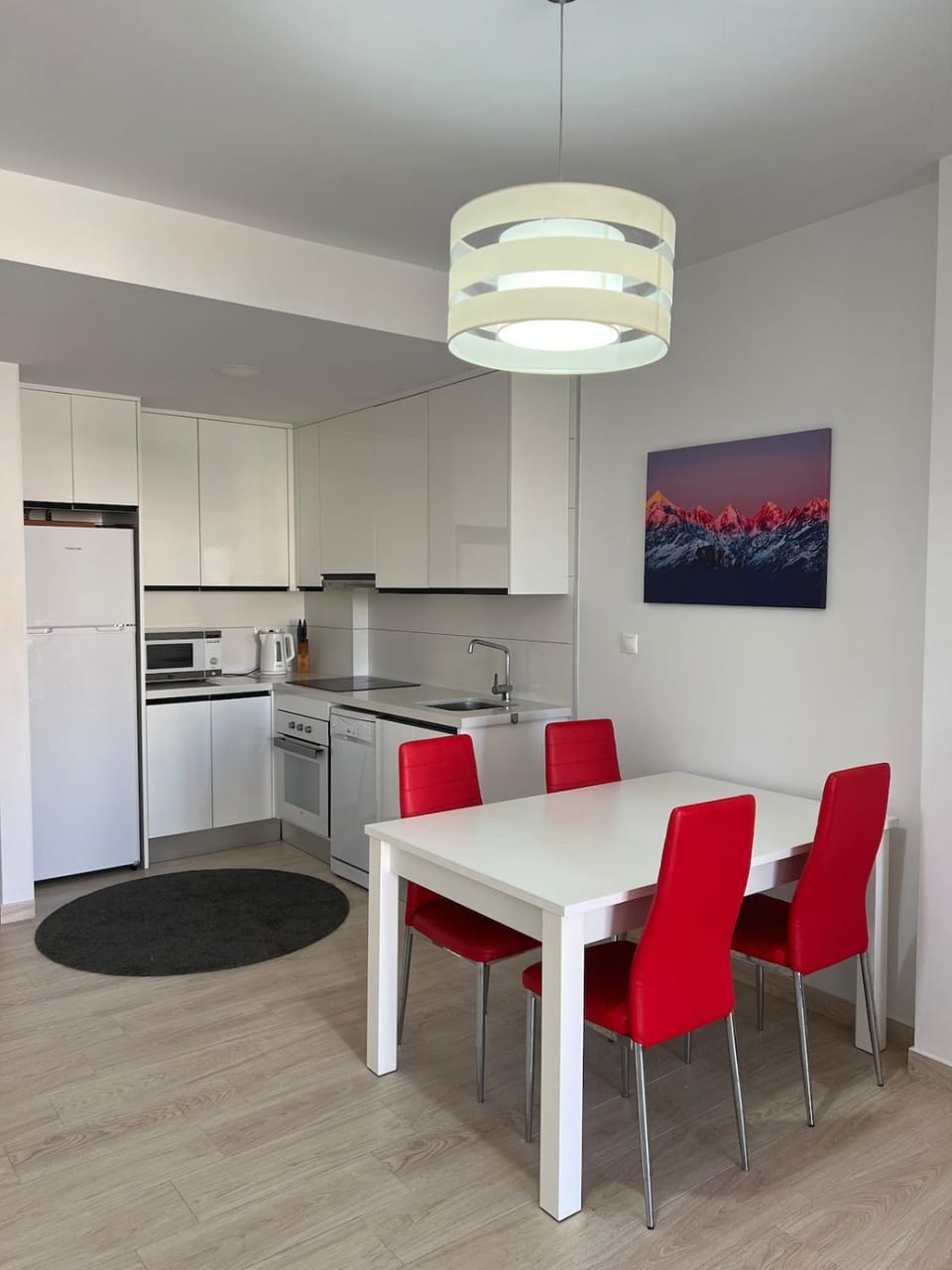 Kitchen or kitchenette, Living room, Seating area, Dining area, oven, stove