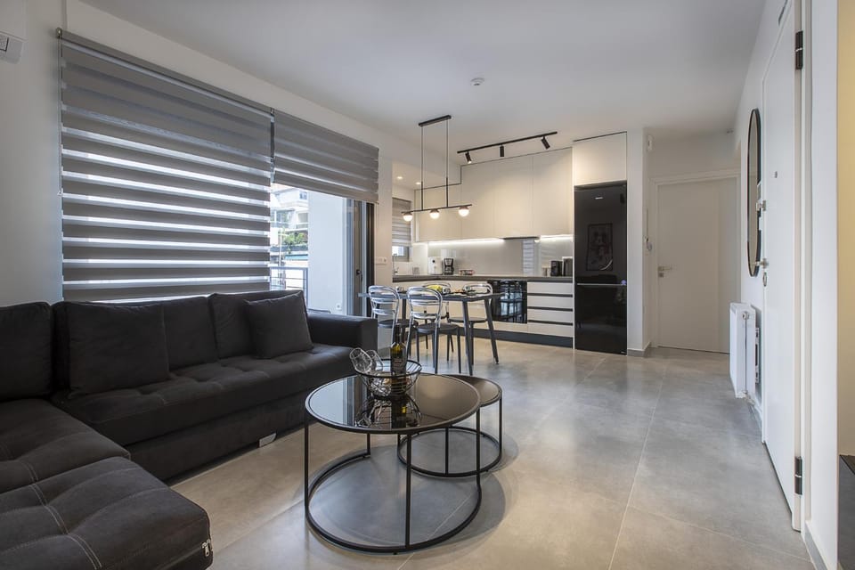 Kitchen or kitchenette, Living room, Seating area, Dining area