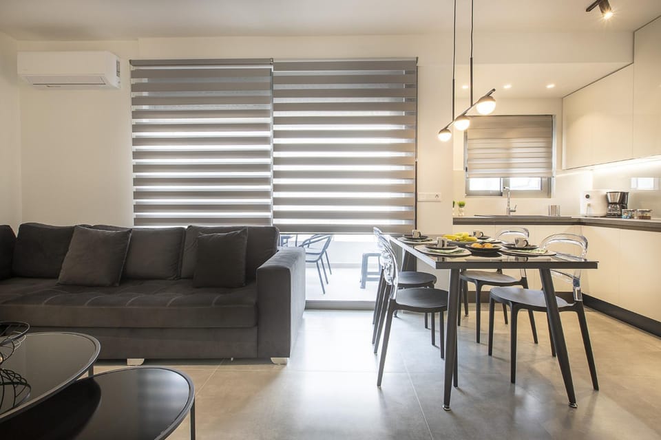 Living room, Seating area, Dining area, air conditioner