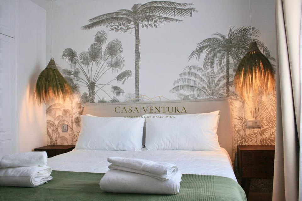 Bedroom, towels