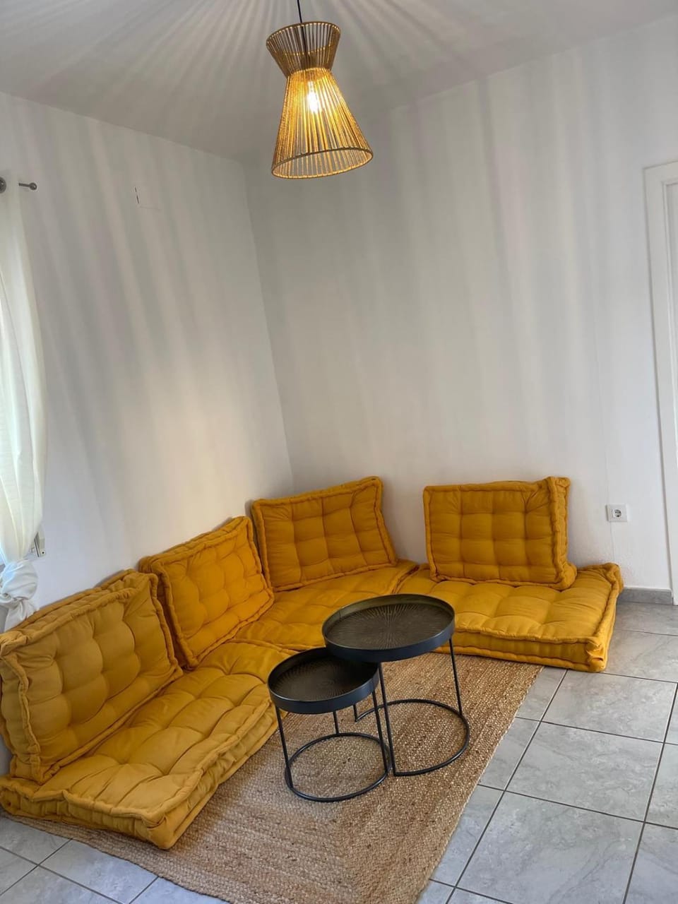 Game Room, Seating area