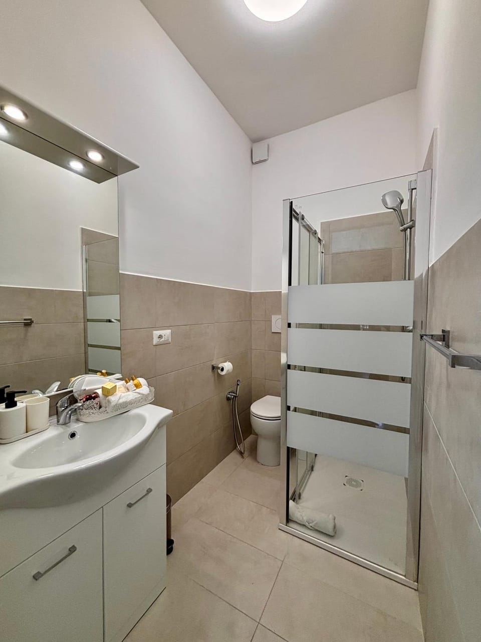 Shower, Bathroom, towels