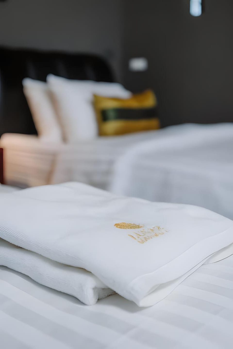 Bed, Photo of the whole room, Bedroom, towels