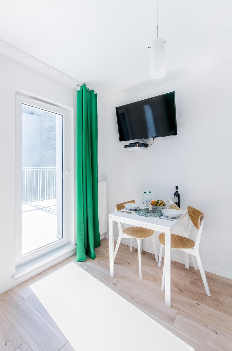 Green Apartment With Terrace Apartment in Wroclaw