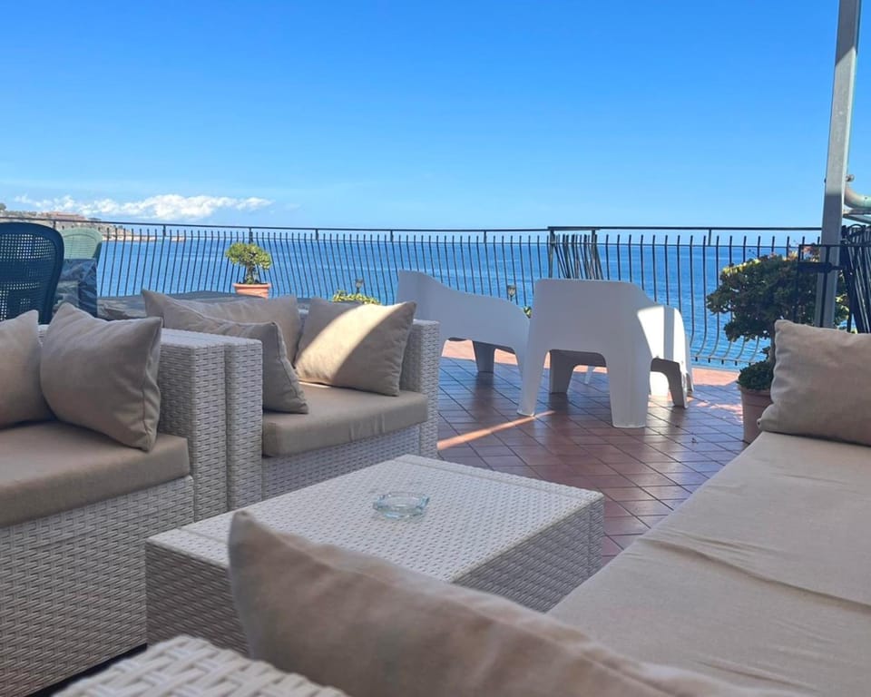 Day, Natural landscape, View (from property/room), Balcony/Terrace, Seating area, Sea view