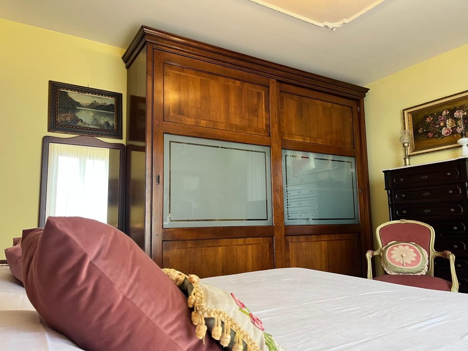 Bed, Photo of the whole room, Bedroom, wardrobe