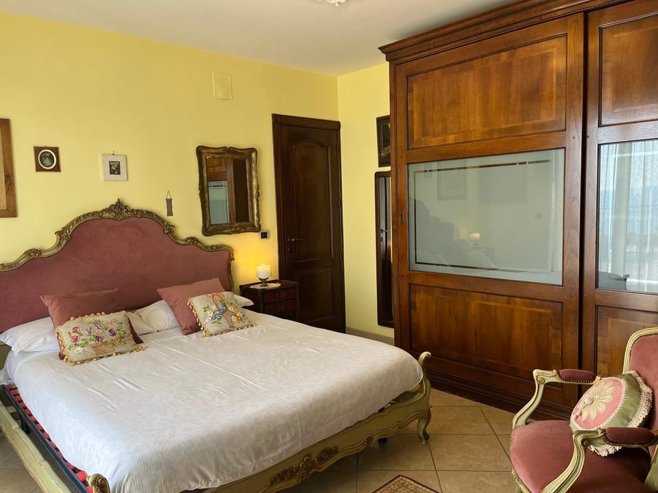 Bed, Photo of the whole room, Bedroom, wardrobe