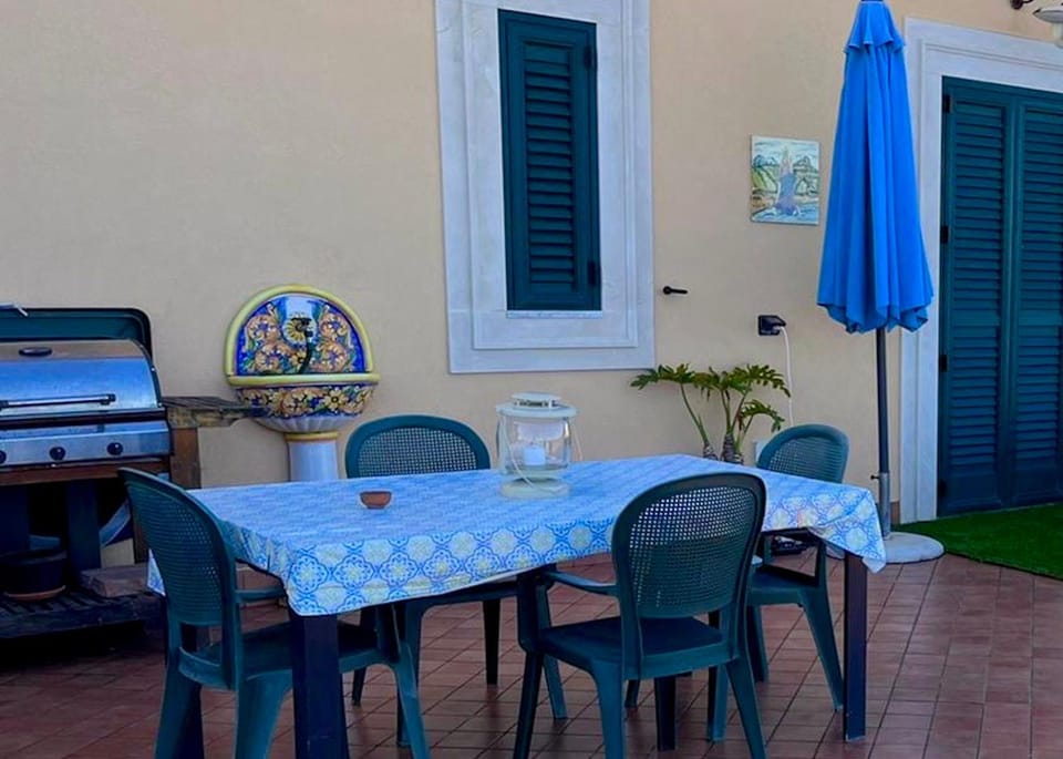 Property building, BBQ facilities, Balcony/Terrace, Dining area
