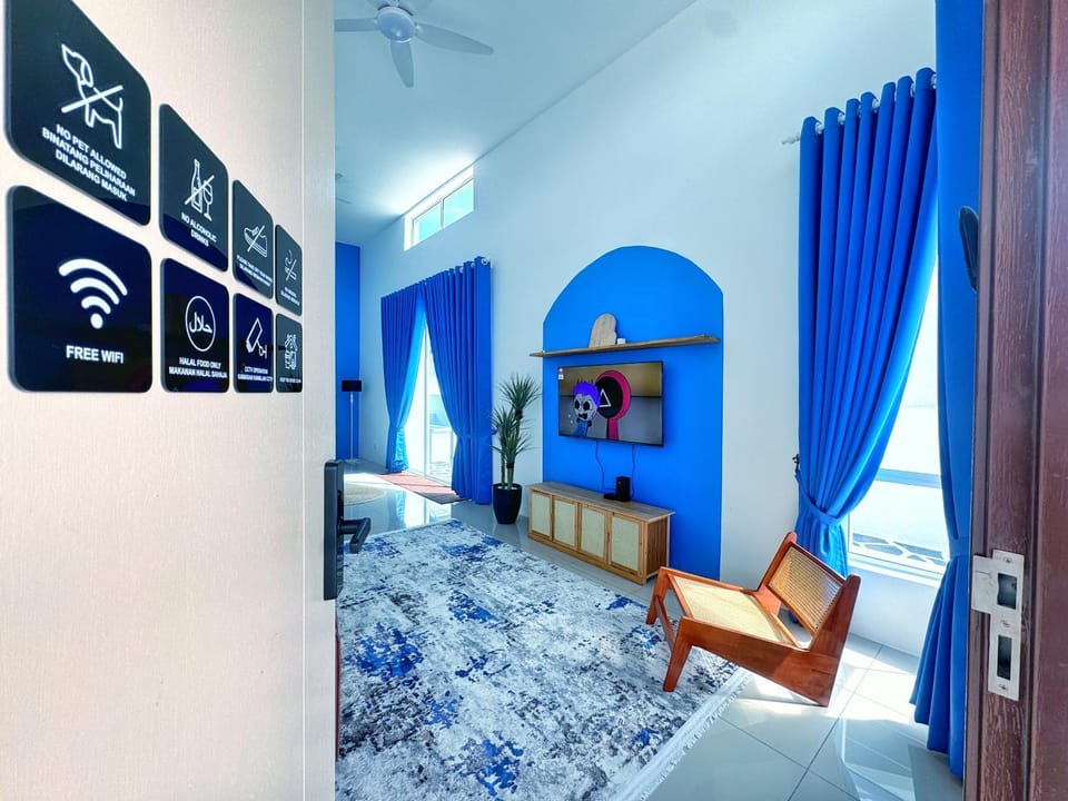 Santorini Vibes Penang - Tasek Gelugor House in Penang