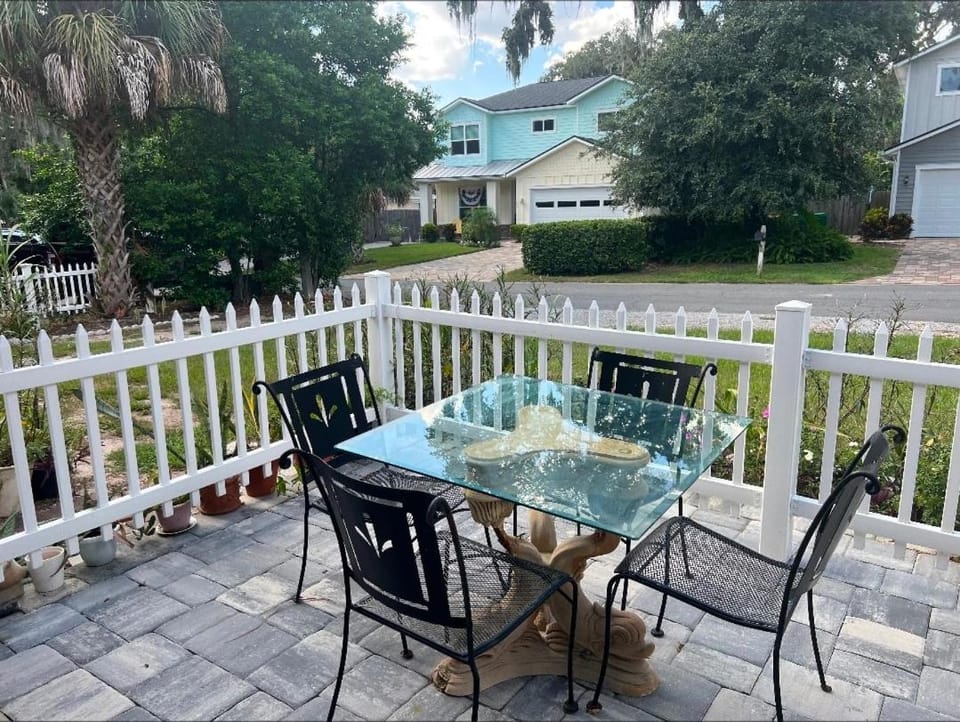 Coastal Escape Walkable, Cozy Pet-Friendly Bed and Breakfast in Jacksonville Beach