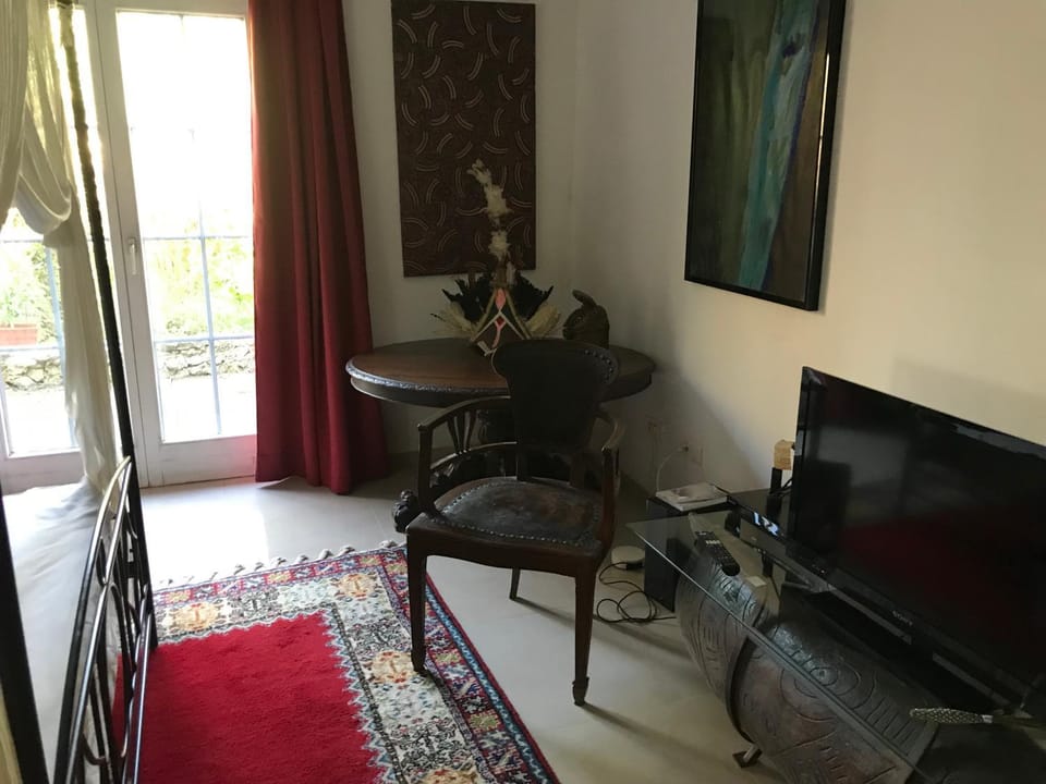 TV and multimedia, Photo of the whole room