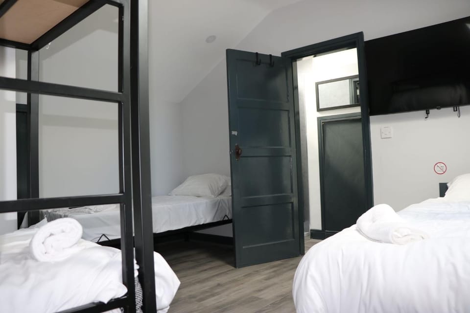Bedroom, bunk bed, towels
