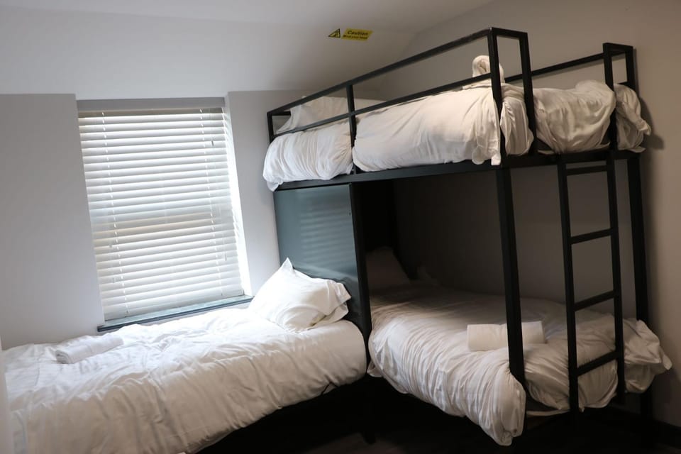 Photo of the whole room, Bedroom, bunk bed, towels