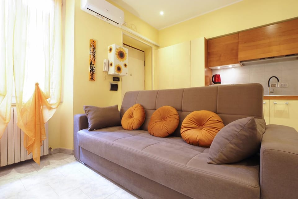 Kitchen or kitchenette, Living room, internet, air conditioner