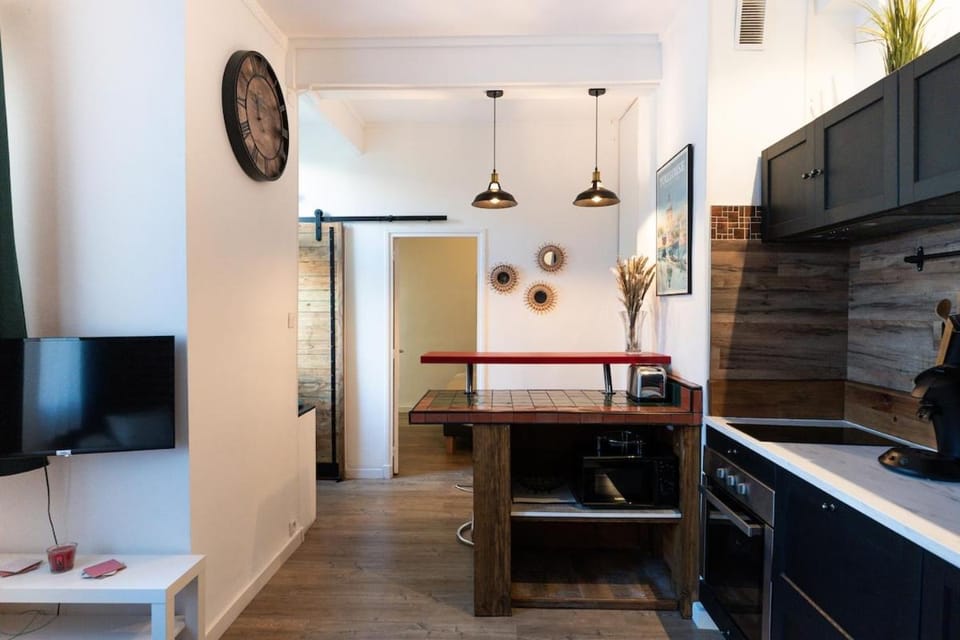 TV and multimedia, Kitchen or kitchenette, Dining area, stove