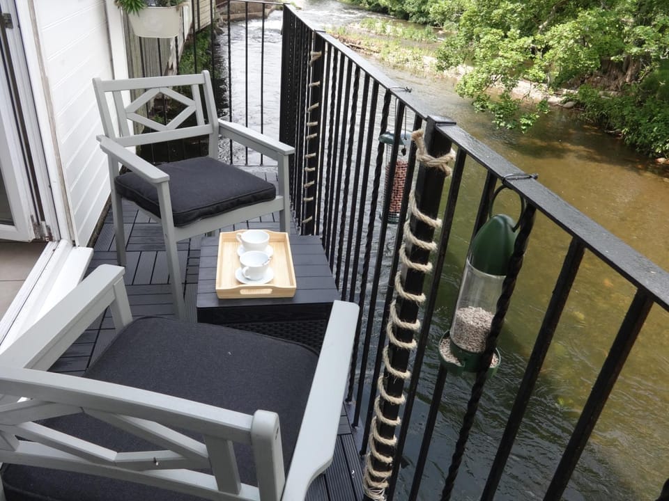 Riverbank Cottage River Ehan Double Balcony House in Copeland District