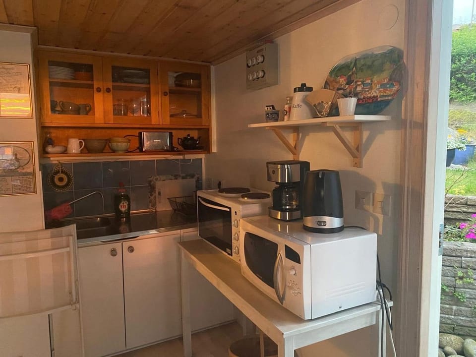 Coffee/tea facilities, Kitchen or kitchenette, oven, toaster