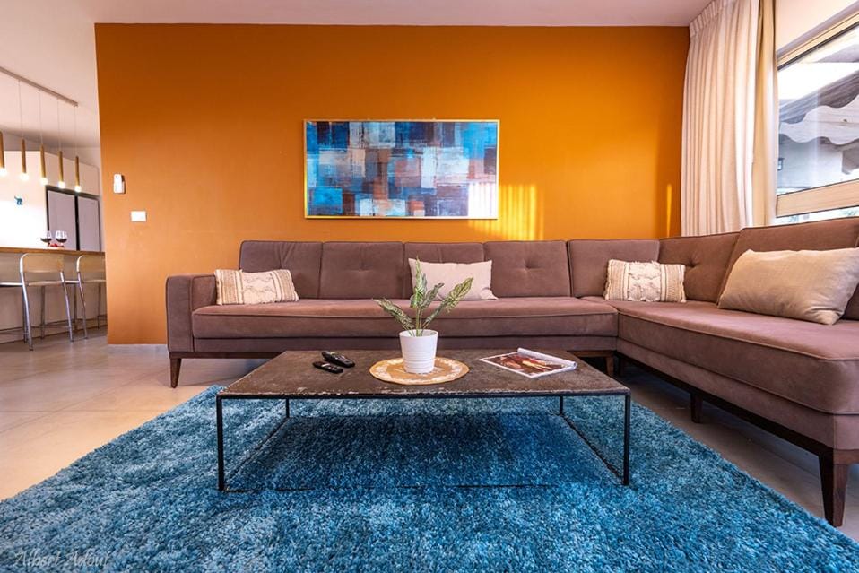 וילה החרוב - 5 חדרי שינה עם בריכה פרטית Villa in North District