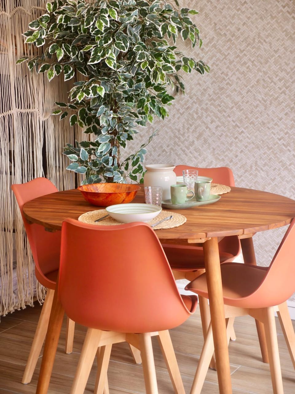 Living room, Seating area, Dining area