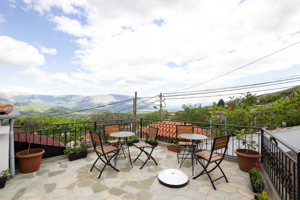 Patio, Day, Natural landscape, View (from property/room), Balcony/Terrace, Dining area, Mountain view
