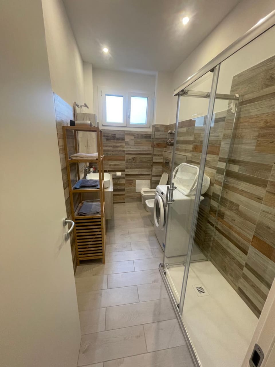 Shower, Bathroom, towels