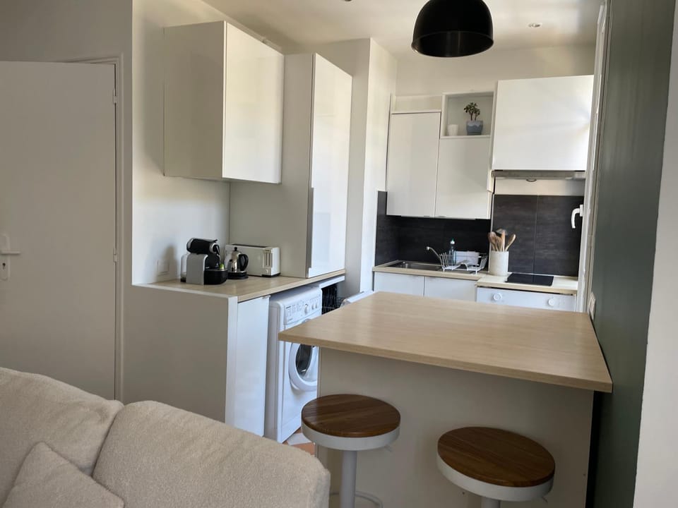 Cosy 2 pièces 1 Chambre , 1 séjour, et 1 coin bureau Apartment in Paris