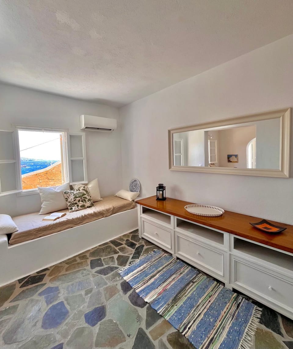 Akra House in Mykonos, Mikonos 846 00, Greece