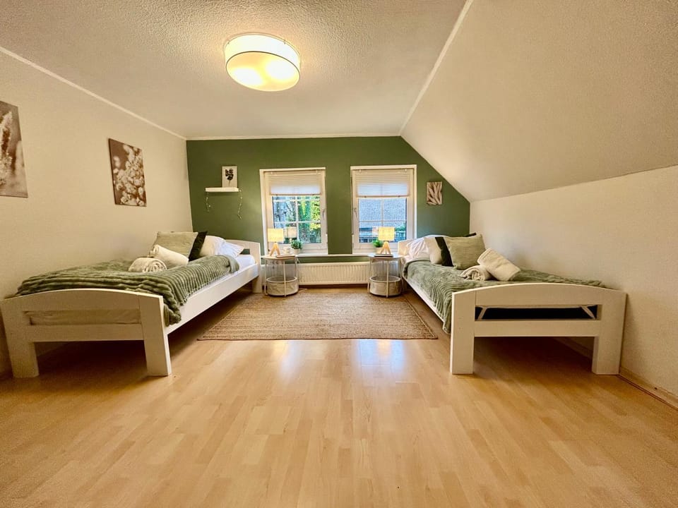Bed, TV and multimedia, Photo of the whole room, Bedroom, heating, internet, towels, wardrobe