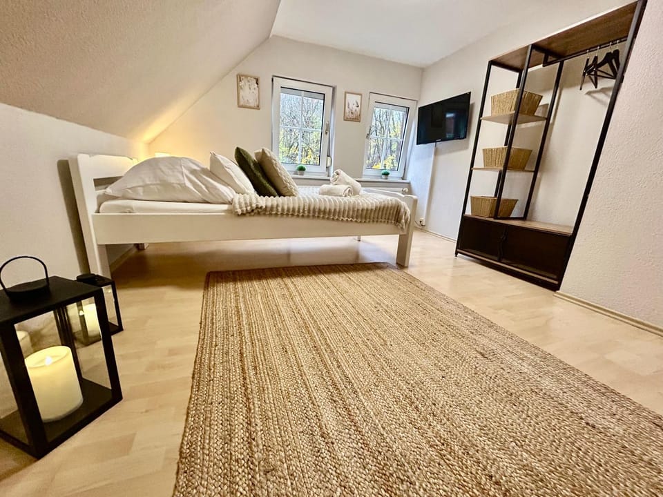 Bed, TV and multimedia, Bedroom, heating, internet, towels, wardrobe