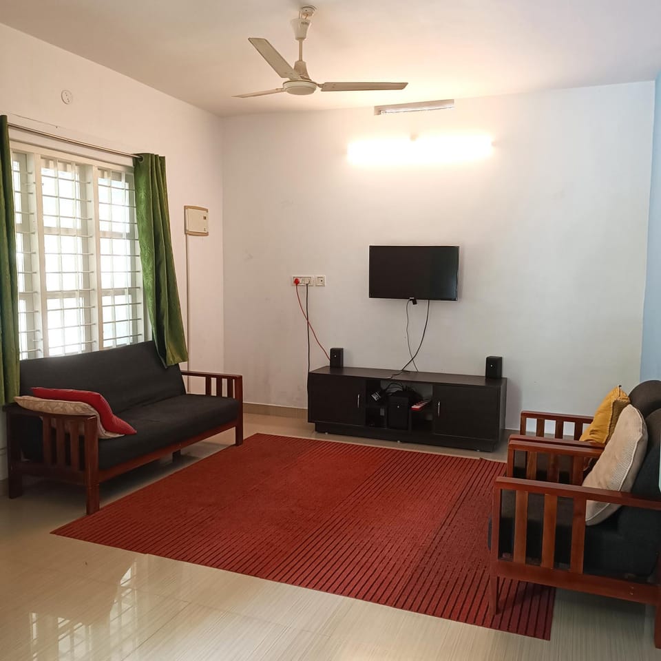 Communal lounge/ TV room, TV and multimedia, Living room, Seating area