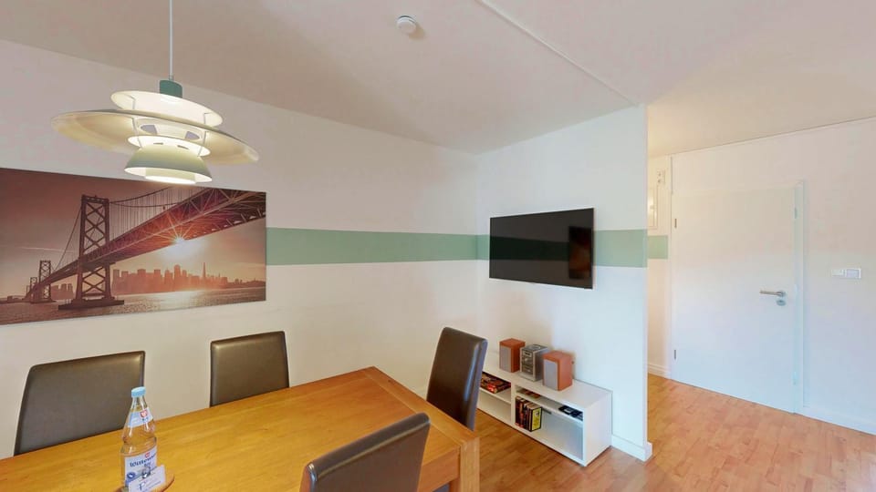 Communal lounge/ TV room, TV and multimedia, Living room, Seating area, Dining area