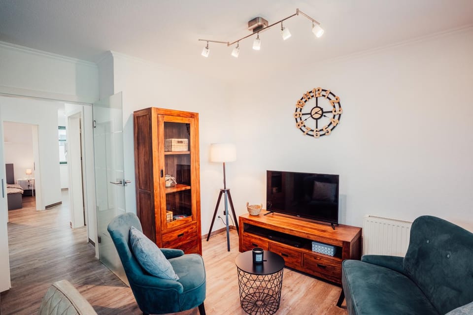 Communal lounge/ TV room, TV and multimedia, Living room, Seating area